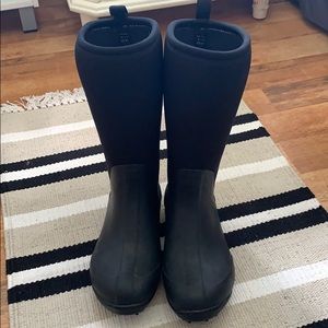 Heavy-duty Columbia snow boots